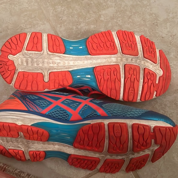 ASICS - Picture 2 of 2